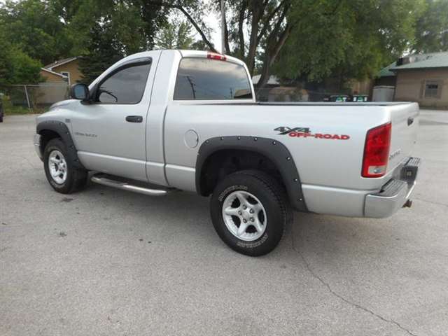 2003 Dodge Ram Pickup 1500 2dr Regular Cab SLT 4WD SB